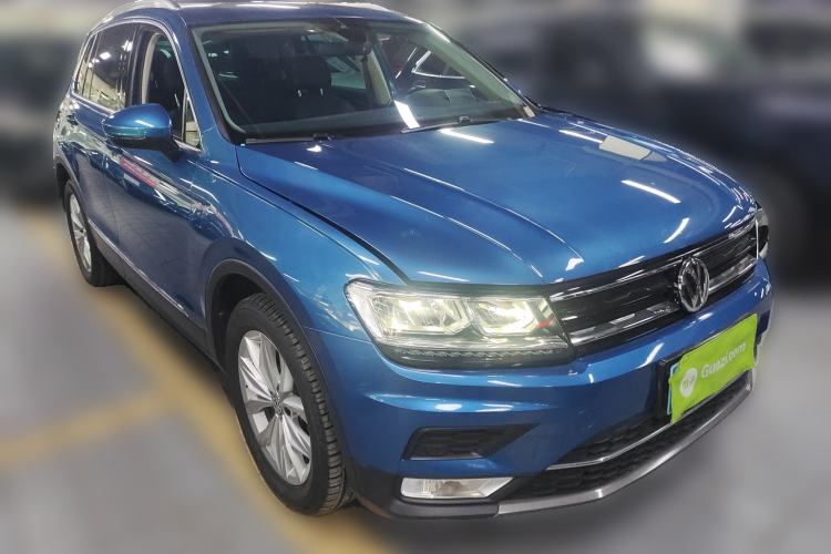 Used Volkswagen Tiguan 2017 330TSI All-Wheel-Drive Innovation Model Front Right 45 Deg