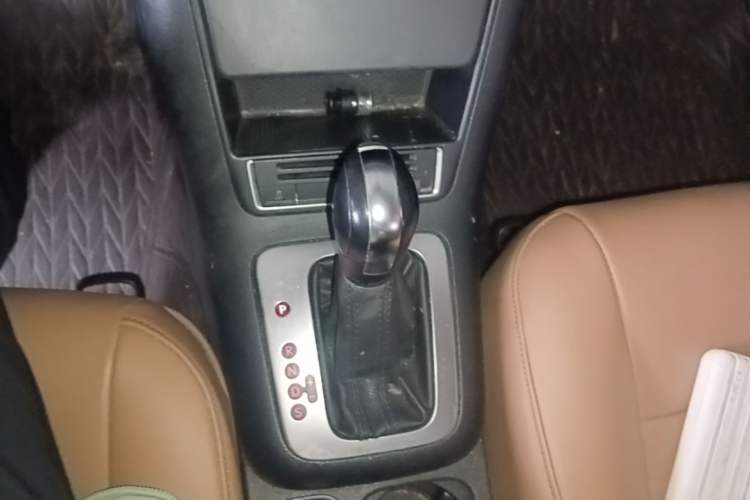 Used Volkswagen Tiguan 2017 300TSI Automatic Two-Wheel Drive Silk Road Luxury Edition Gear Lever