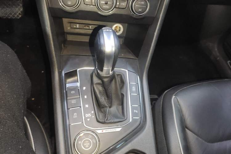 Used Volkswagen Tiguan 2017 330TSI All-Wheel-Drive Innovation Model Gear Lever