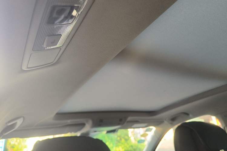 Used Volkswagen Tiguan 2017 280TSI Two-Wheel-Drive Elite Version Headliner