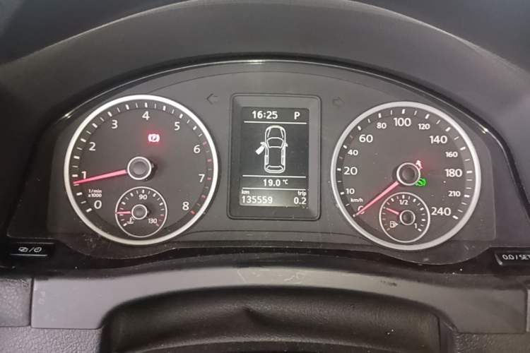 Used Volkswagen Tiguan 2017 300TSI Automatic Two-Wheel Drive Silk Road Luxury Edition Instrument Cluster