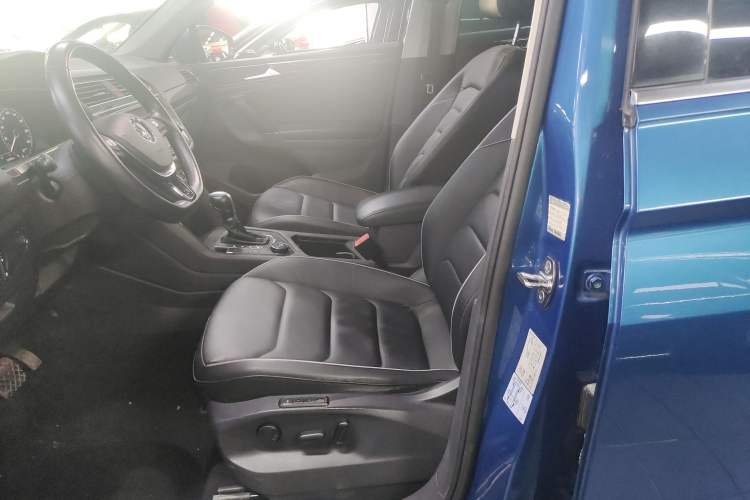 Used Volkswagen Tiguan 2017 330TSI All-Wheel-Drive Innovation Model Left Front Seat