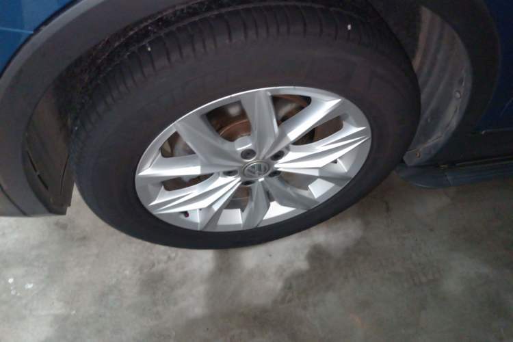 Used Volkswagen Tiguan 2017 280TSI Two-Wheel-Drive Elite Version Left Front Wheel Hub