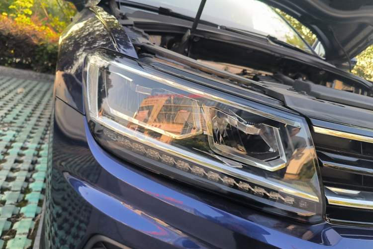 Used Volkswagen Tiguan 2017 280TSI Two-Wheel-Drive Elite Version Right Front Headlight