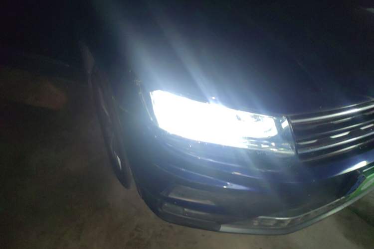 Used Volkswagen Tiguan 2017 330TSI All-Wheel-Drive Innovation Model Right Front Headlight