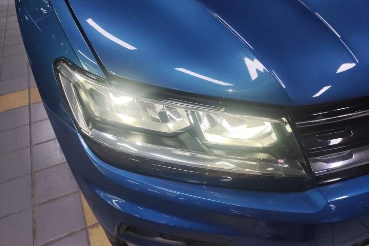 Used Volkswagen Tiguan 2017 330TSI All-Wheel-Drive Innovation Model Right Front Headlight
