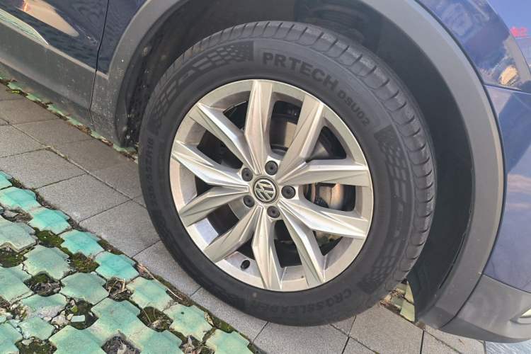 Used Volkswagen Tiguan 2017 280TSI Two-Wheel-Drive Elite Version Right Front Wheel Hub