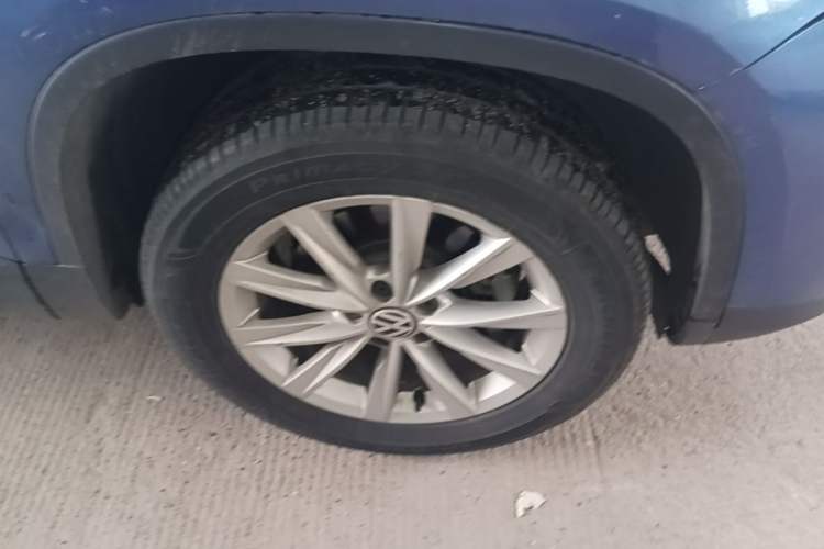 Used Volkswagen Tiguan 2017 300TSI Automatic Two-Wheel Drive Silk Road Luxury Edition Right Front Wheel Hub
