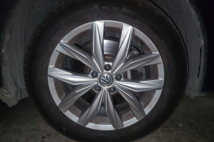Used Volkswagen Tiguan 2017 330TSI All-Wheel-Drive Innovation Model Right Front Wheel Hub