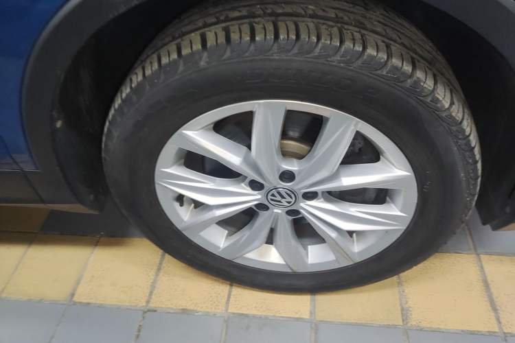 Used Volkswagen Tiguan 2017 330TSI All-Wheel-Drive Innovation Model Right Front Wheel Hub