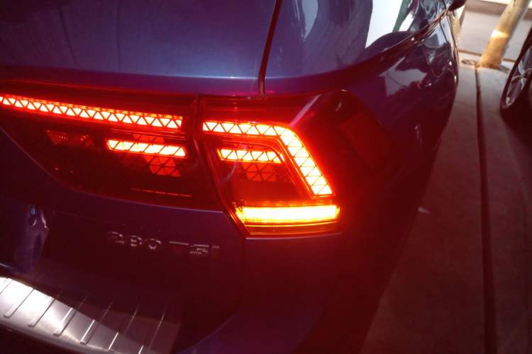 Used Volkswagen Tiguan 2017 280TSI Two-Wheel-Drive Elite Version Right Rear Taillight