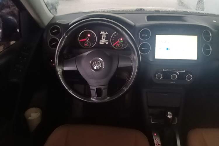 Used Volkswagen Tiguan 2017 300TSI Automatic Two-Wheel Drive Silk Road Luxury Edition Steering Wheel