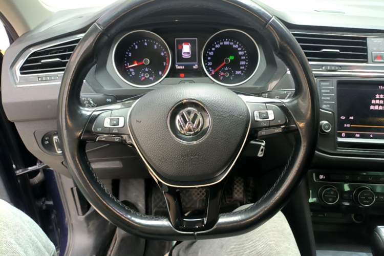 Used Volkswagen Tiguan 2017 280TSI Two-Wheel-Drive Elite Version Steering Wheel