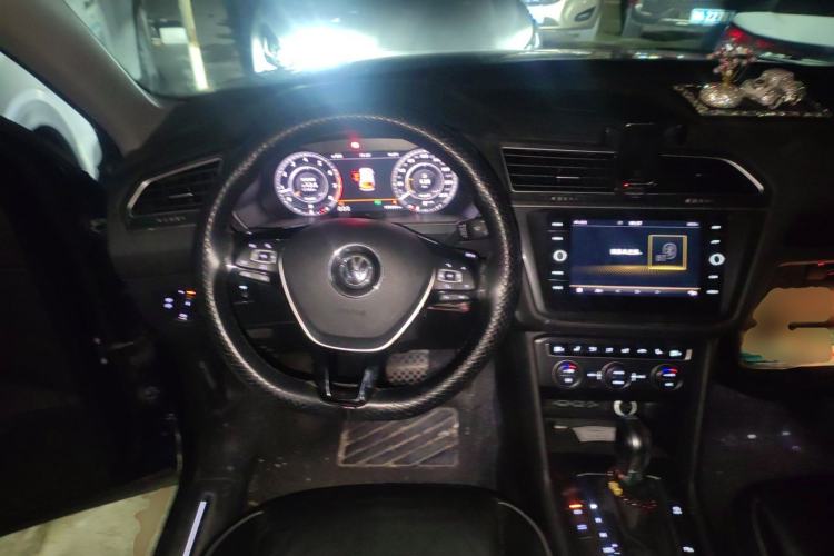 Used Volkswagen Tiguan 2017 330TSI All-Wheel-Drive Innovation Model Steering Wheel