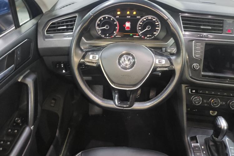 Used Volkswagen Tiguan 2017 330TSI All-Wheel-Drive Innovation Model Steering Wheel