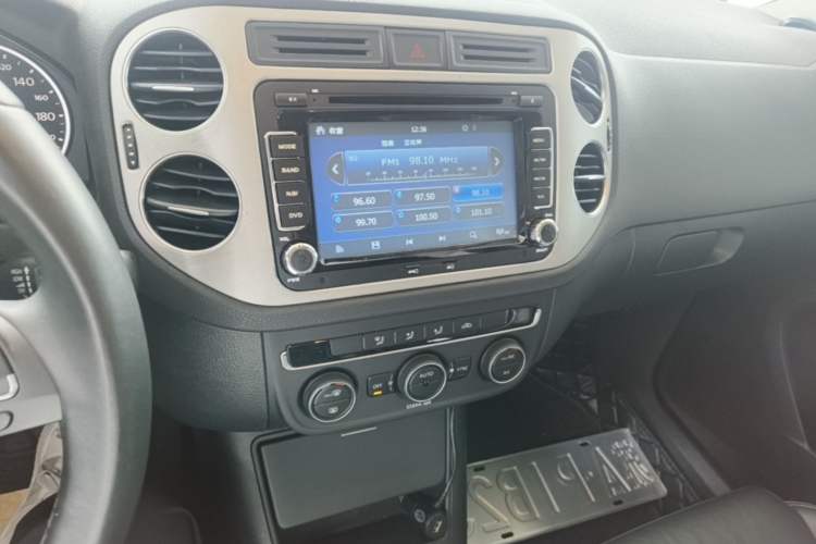 Used Volkswagen Tiguan 2017 300TSI Automatic Two-Wheel Drive Silk Road Comfort Edition Audio And AC Panel