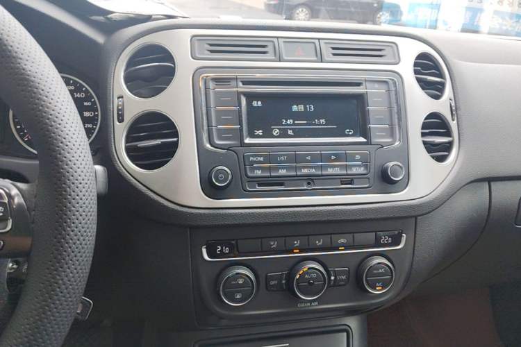 Used Volkswagen Tiguan 2017 300TSI Automatic Two-Wheel Drive Silk Road Comfort Edition Audio And AC Panel
