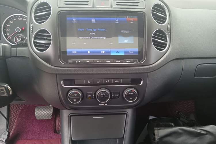Used Volkswagen Tiguan 2017 300TSI Automatic Two-Wheel Drive Silk Road Comfort Edition Audio And AC Panel