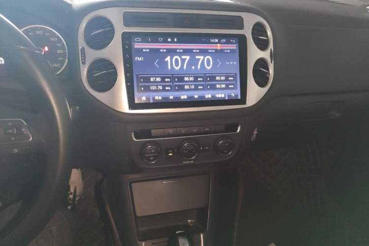 Used Volkswagen Tiguan 2017 300TSI Automatic Two-Wheel Drive Silk Road Comfort Edition Audio And AC Panel