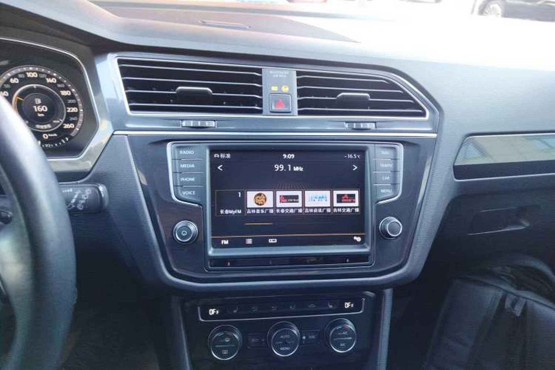 Used Volkswagen Tiguan 2017 330TSI All-Wheel-Drive Innovation Model Audio And AC Panel