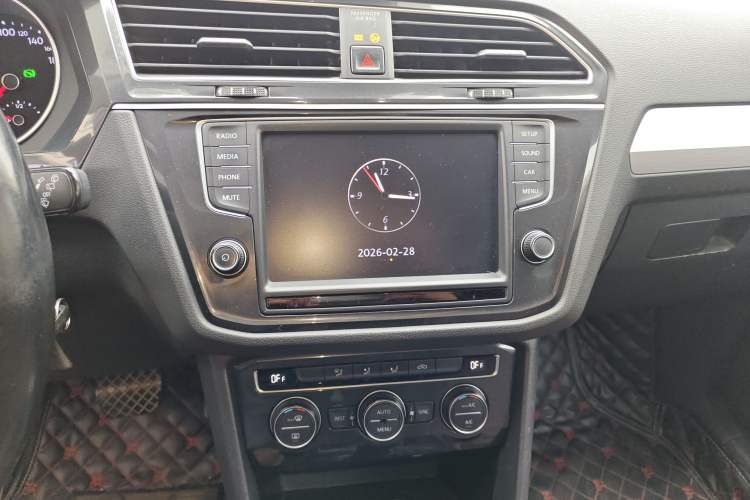 Used Volkswagen Tiguan 2017 280TSI Two-Wheel-Drive Elite Version Audio And AC Panel