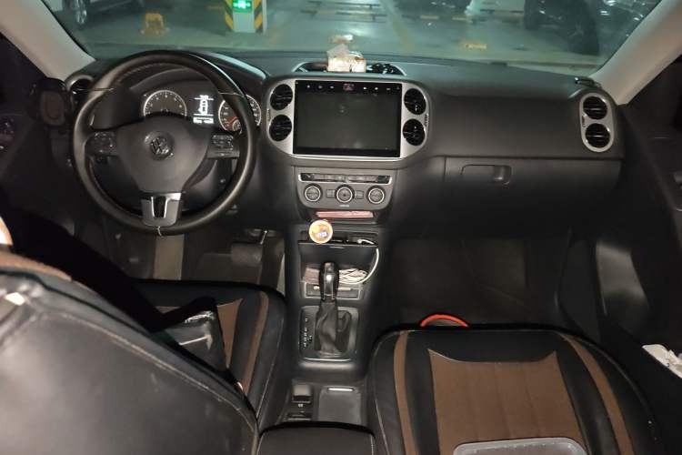 Used Volkswagen Tiguan 2017 300TSI Automatic Two-Wheel Drive Silk Road Comfort Edition Center Console