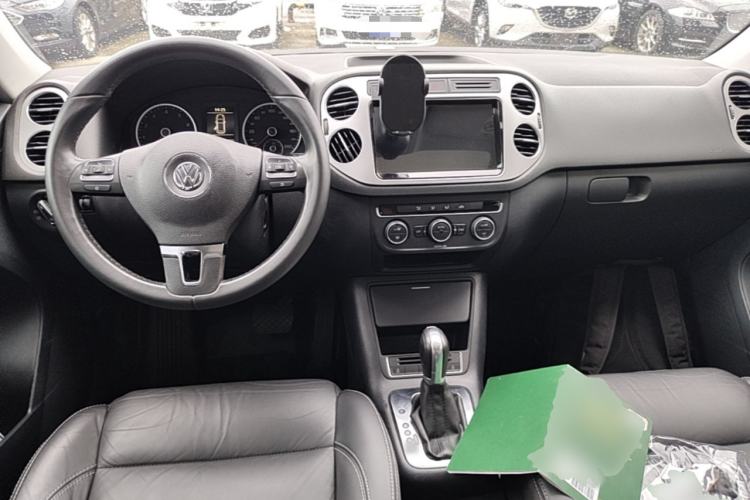 Used Volkswagen Tiguan 2017 300TSI Automatic Two-Wheel Drive Silk Road Comfort Edition Center Console