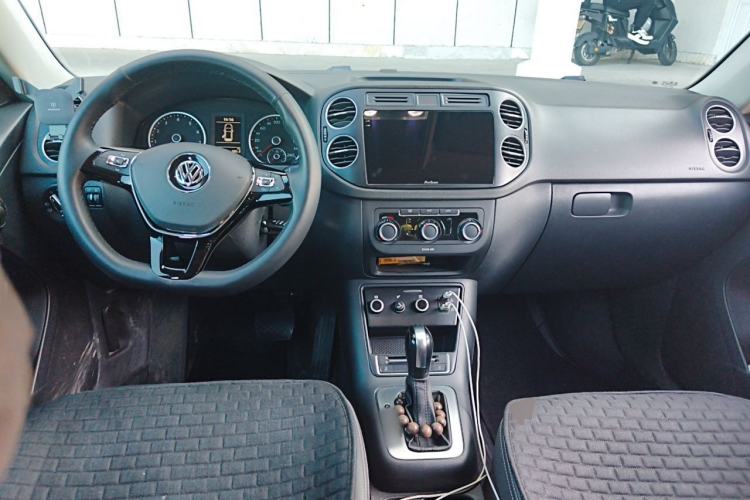 Used Volkswagen Tiguan 2017 300TSI Automatic Two-Wheel Drive Silk Road Luxury Edition Center Console