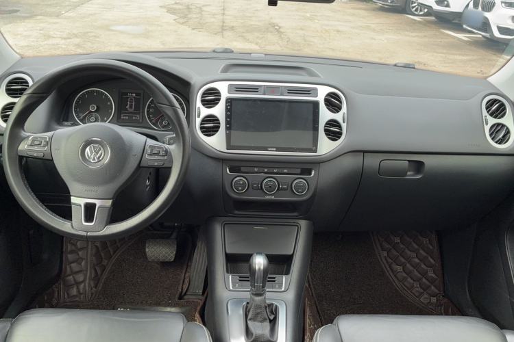 Used Volkswagen Tiguan 2017 300TSI Automatic Two-Wheel Drive Silk Road Comfort Edition Center Console