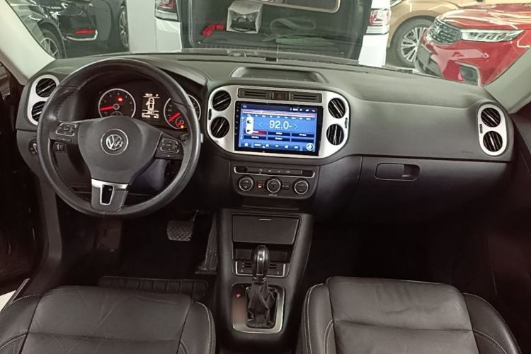 Used Volkswagen Tiguan 2017 300TSI Automatic Two-Wheel Drive Silk Road Comfort Edition Center Console