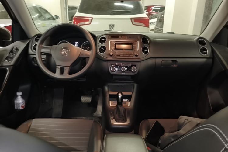 Used Volkswagen Tiguan 2017 300TSI Automatic Two-Wheel Drive Silk Road Luxury Edition Center Console