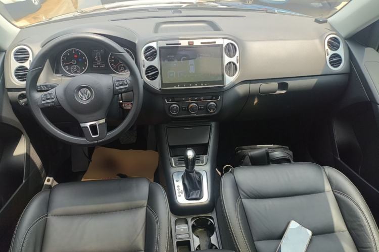Used Volkswagen Tiguan 2017 300TSI Automatic Two-Wheel Drive Silk Road Comfort Edition Center Console