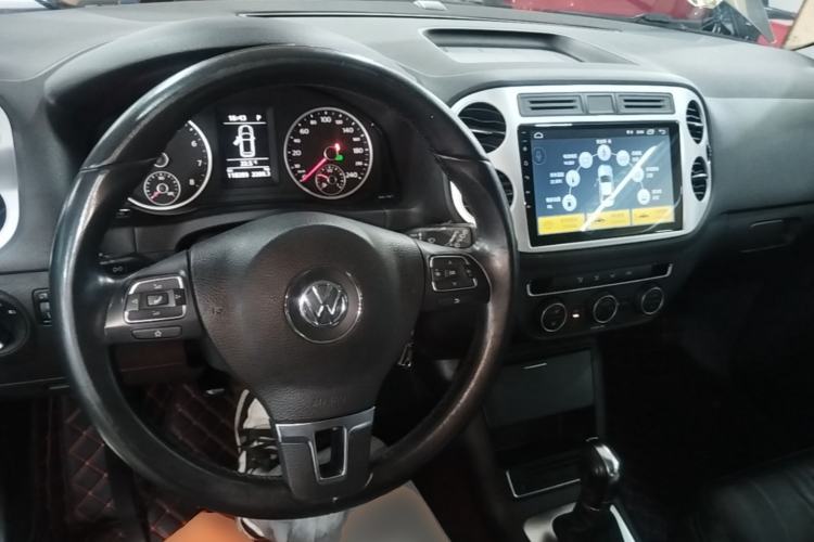 Used Volkswagen Tiguan 2017 300TSI Automatic Two-Wheel Drive Silk Road Comfort Edition Center Console