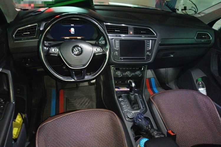 Used Volkswagen Tiguan 2017 330TSI All-Wheel-Drive Innovation Model Center Console