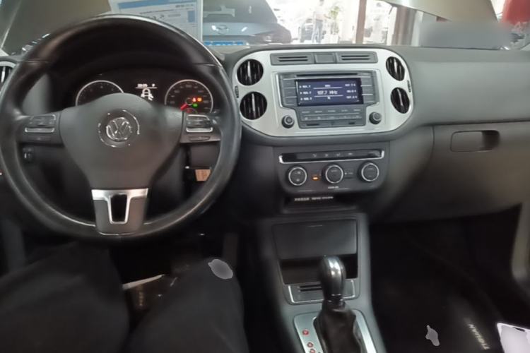 Used Volkswagen Tiguan 2017 300TSI Automatic Two-Wheel Drive Silk Road Comfort Edition Center Console
