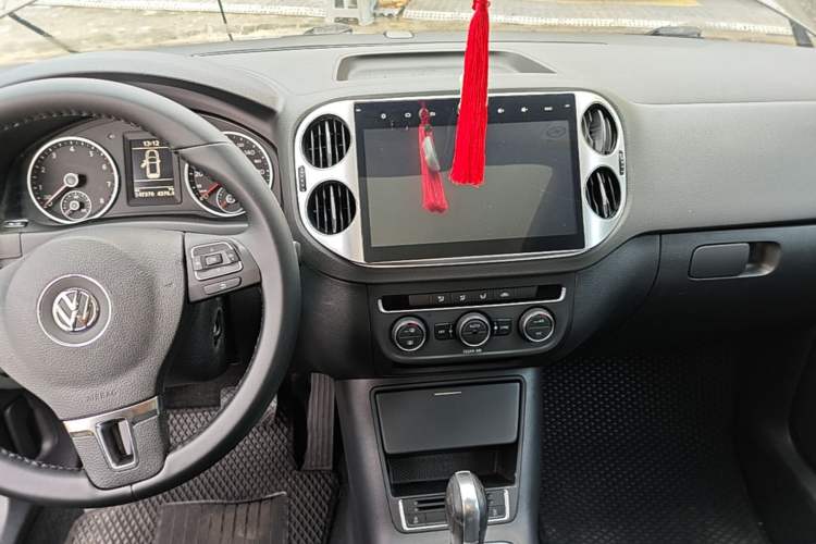 Used Volkswagen Tiguan 2017 300TSI Automatic Two-Wheel Drive Silk Road Comfort Edition Center Console