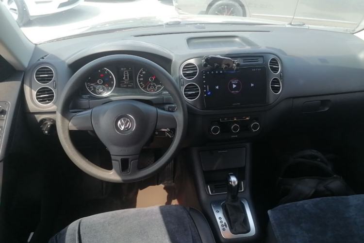 Used Volkswagen Tiguan 2017 300TSI Automatic Two-Wheel Drive Silk Road Luxury Edition Center Console