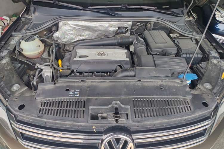 Used Volkswagen Tiguan 2017 300TSI Automatic Two-Wheel Drive Silk Road Luxury Edition Engine Bay