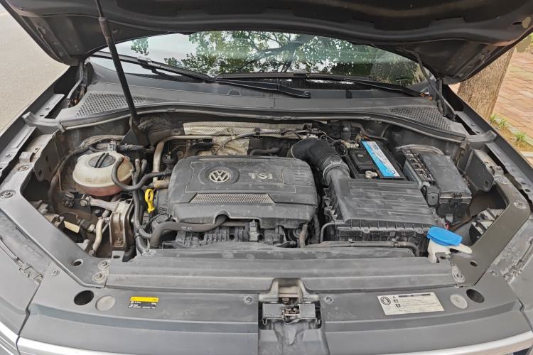 Used Volkswagen Tiguan 2017 380TSI Four-Wheel Drive R-Line Engine Bay