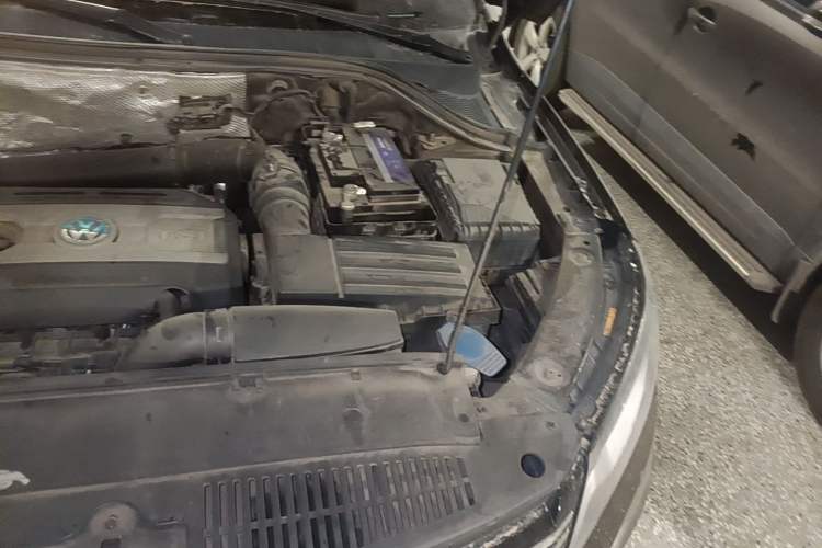 Used Volkswagen Tiguan 2017 300TSI Automatic Two-Wheel Drive Silk Road Luxury Edition Engine Bay Left