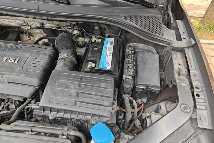 Used Volkswagen Tiguan 2017 380TSI Four-Wheel Drive R-Line Engine Bay Left