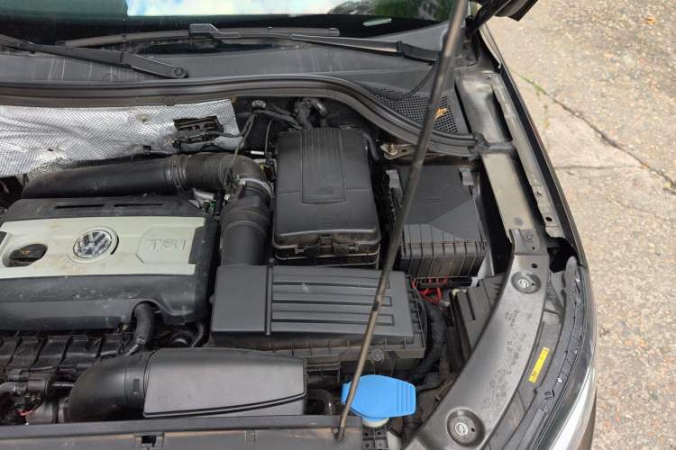 Used Volkswagen Tiguan 2017 300TSI Automatic Two-Wheel Drive Silk Road Comfort Edition Engine Bay Left