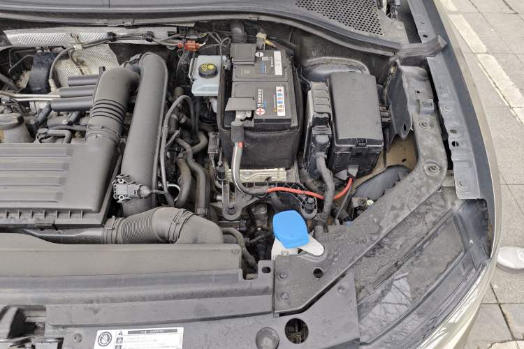 Used Volkswagen Tiguan 2017 280TSI Two-Wheel-Drive Elite Version Engine Bay Left