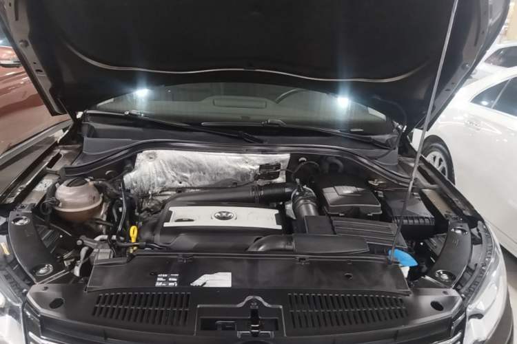 Used Volkswagen Tiguan 2017 300TSI Automatic Two-Wheel Drive Silk Road Comfort Edition Engine Bay