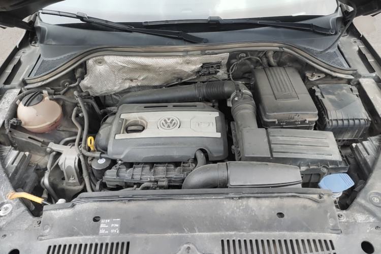 Used Volkswagen Tiguan 2017 300TSI Automatic Two-Wheel Drive Silk Road Comfort Edition Engine Bay