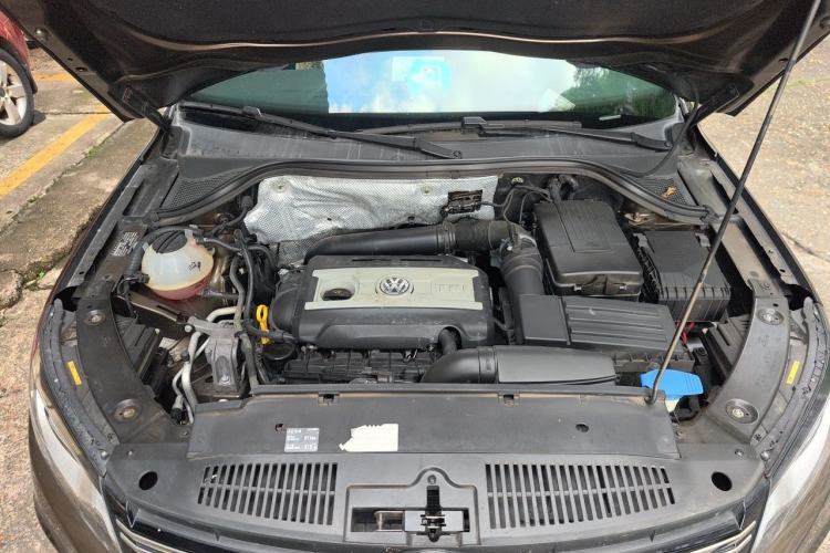 Used Volkswagen Tiguan 2017 300TSI Automatic Two-Wheel Drive Silk Road Comfort Edition Engine Bay