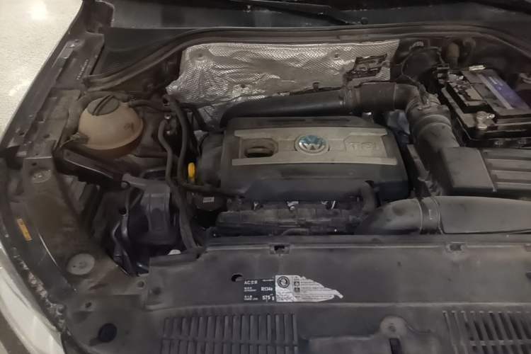 Used Volkswagen Tiguan 2017 300TSI Automatic Two-Wheel Drive Silk Road Luxury Edition Engine Bay Right