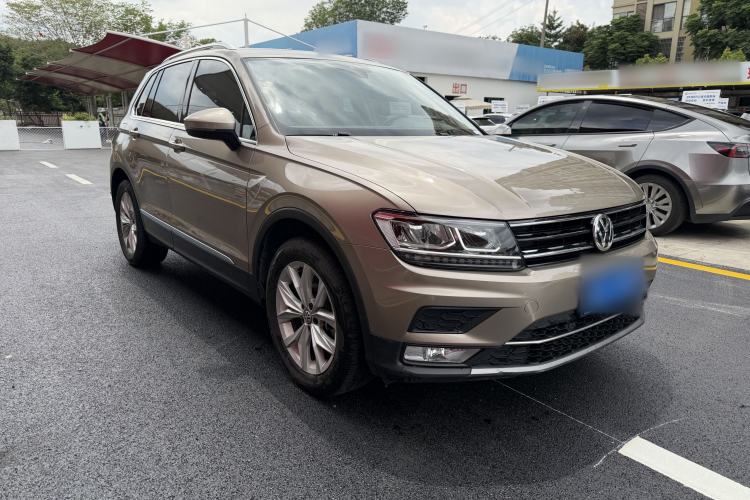 Used Volkswagen Tiguan 2017 330TSI All-Wheel-Drive Innovation Model Exterior 2