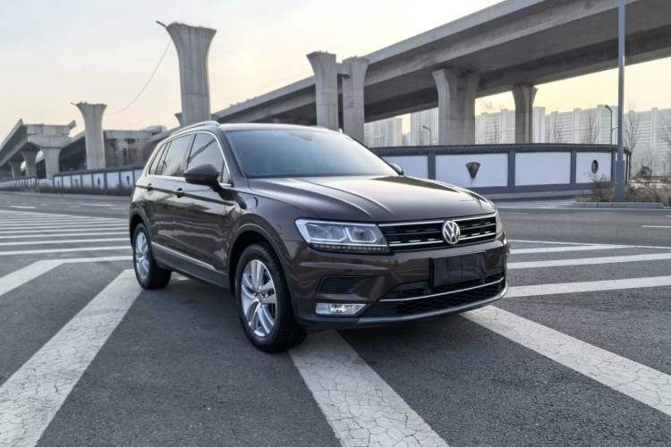 Used Volkswagen Tiguan 2017 330TSI All-Wheel-Drive Innovation Model Exterior 2
