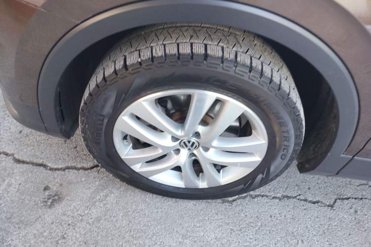 Used Volkswagen Tiguan 2017 330TSI All-Wheel-Drive Innovation Model Exterior 4